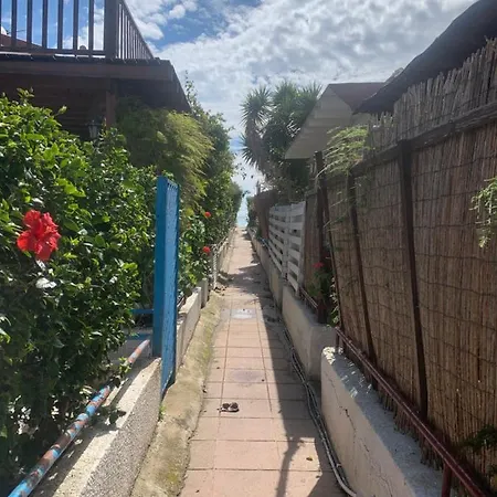 Leonidas Seaside Meneou Exterior photo